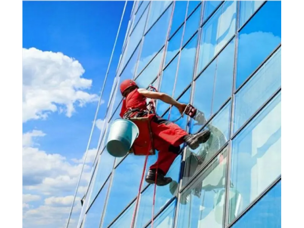 在外墻清洗時使用的專用藥劑是什么？